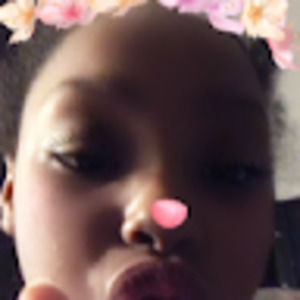 Meet your Posher, Kamari life